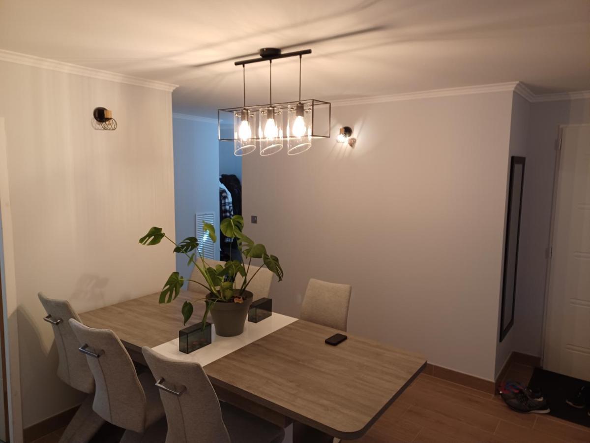 Chambre Privee/Climatisee+Tv /Petit Dejeuner Inclu/Tout Confort Nevers Exterior photo